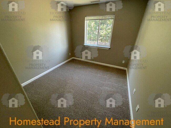 Building Photo - 1410-1412 Marigold Dr