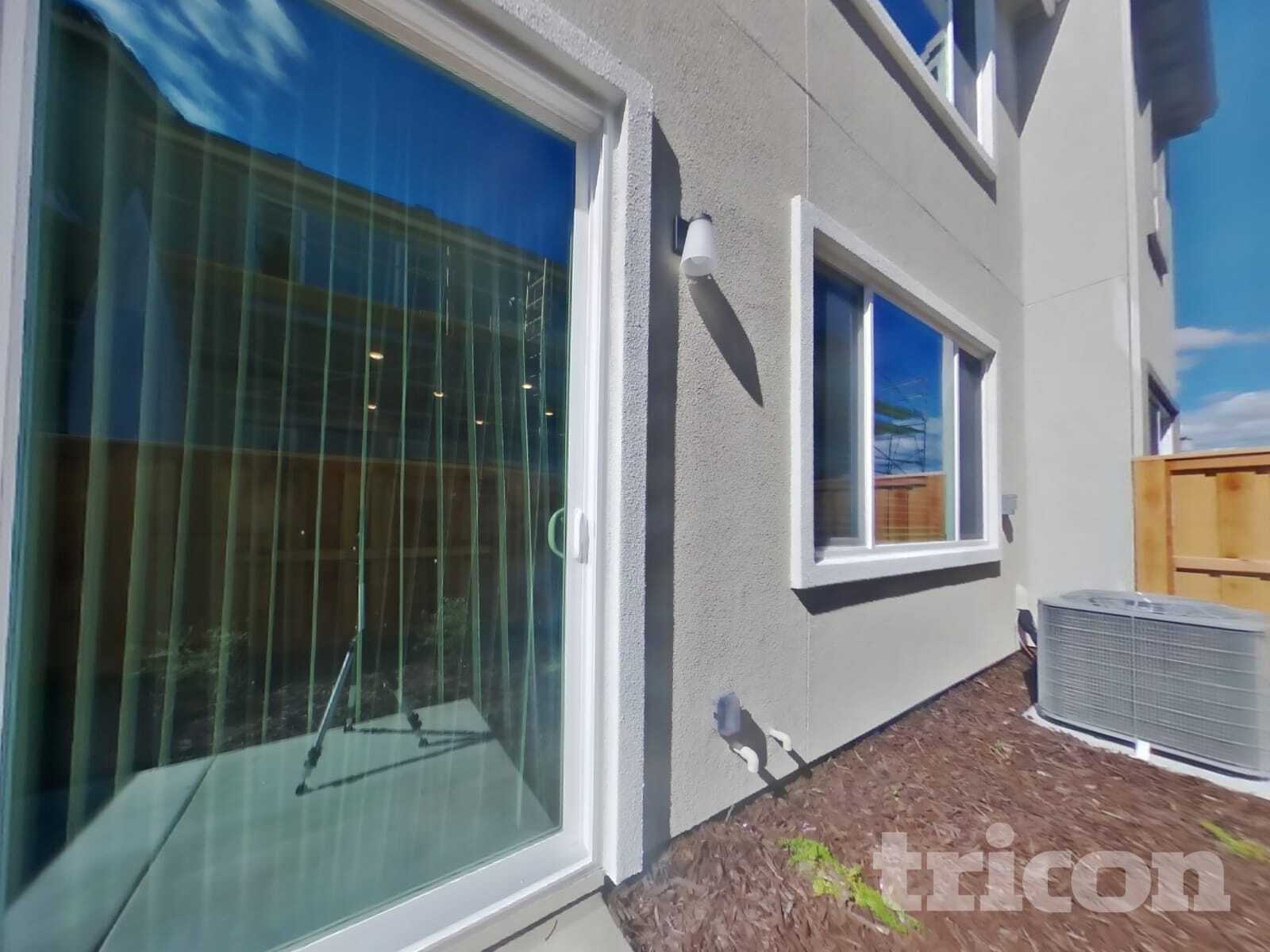 Building Photo - 6 Adella Pl