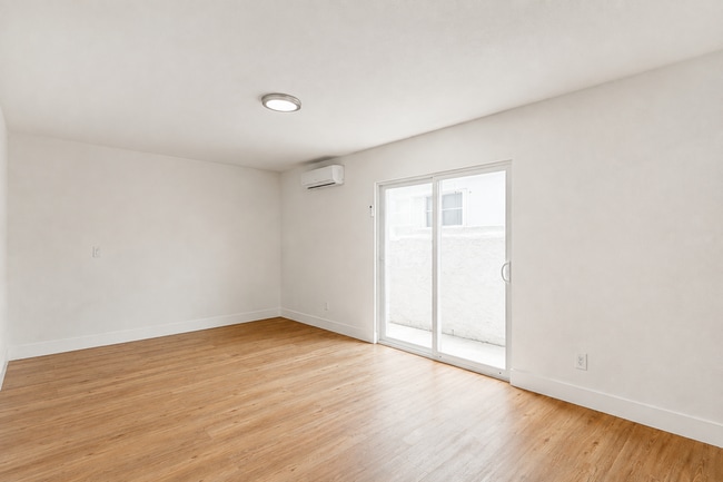 Building Photo - 669 E G St
