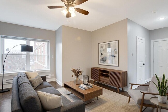 Building Photo - 8022 S Ellis Ave