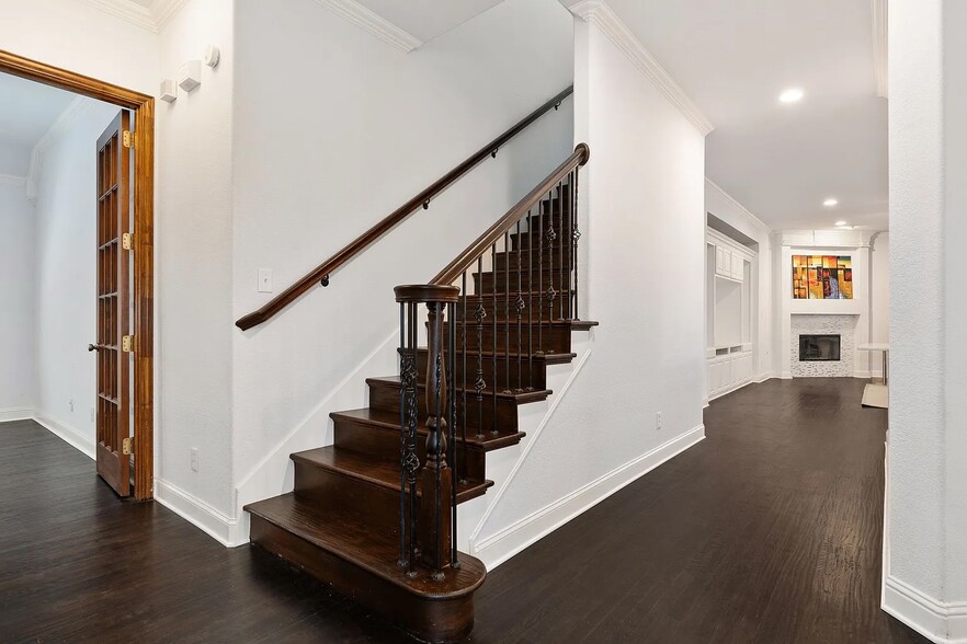 Building Photo - 5836 Sterling Dr
