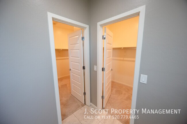 Building Photo - 1270 Carlsbad Dr