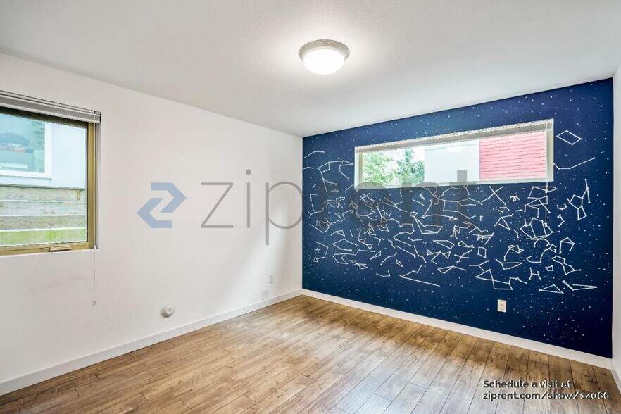 Building Photo - Unit