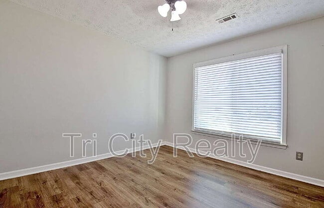 Building Photo - 210 Bella Rosa