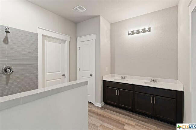 Building Photo - 17102B Carmel Cricket Dr