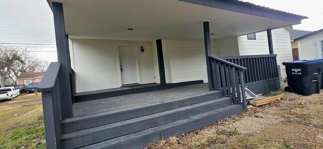 Building Photo - 4302 Roberts St