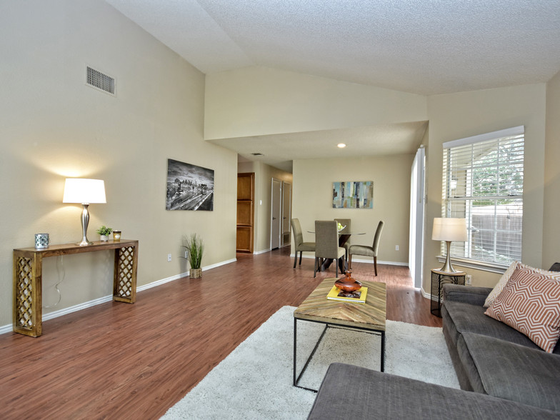 3/2 spacious living room/dining - Ranchstone Garden Homes