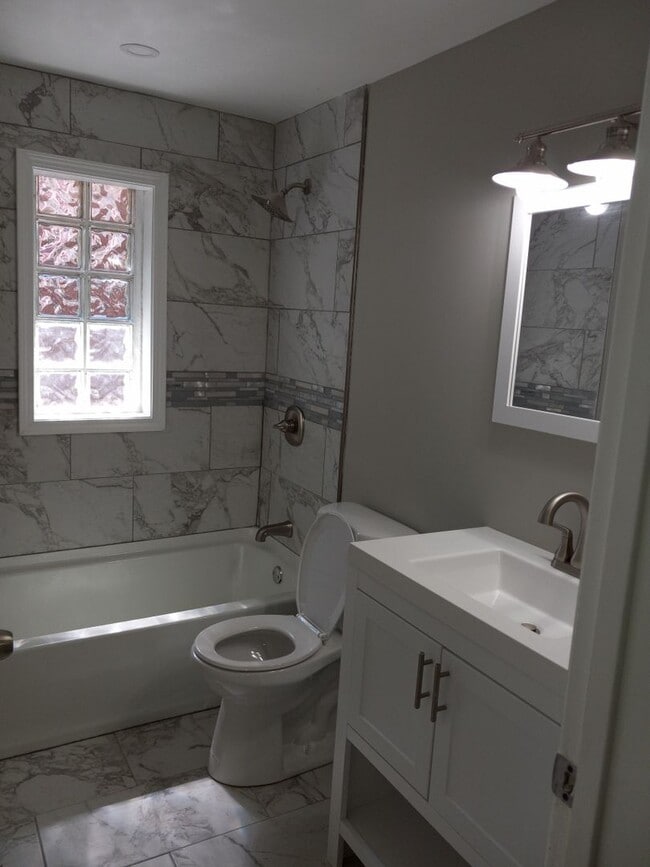 Building Photo - Spectacular 3-Bedroom Home in Gary!