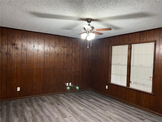 Building Photo - 557 Shalimar Rd