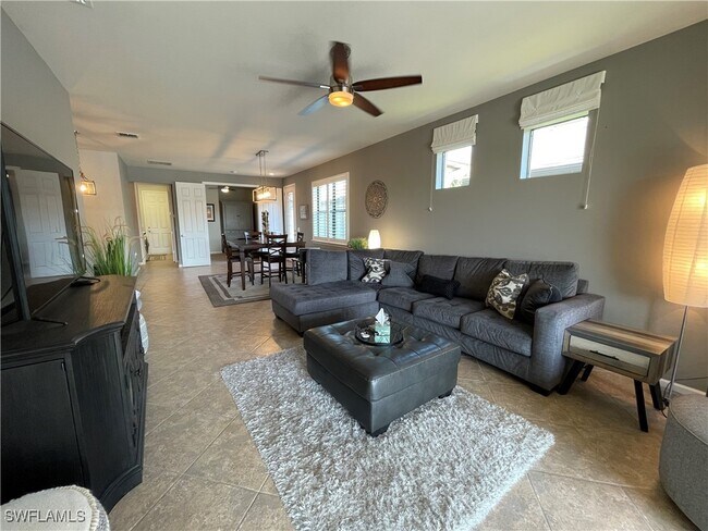 Building Photo - 7631 Jacaranda Ln