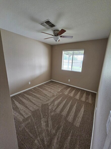 Building Photo - 4945 E Fox St