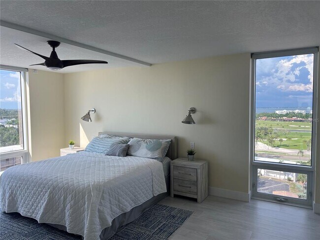 Building Photo - 2425 Gulf of Mexico Dr