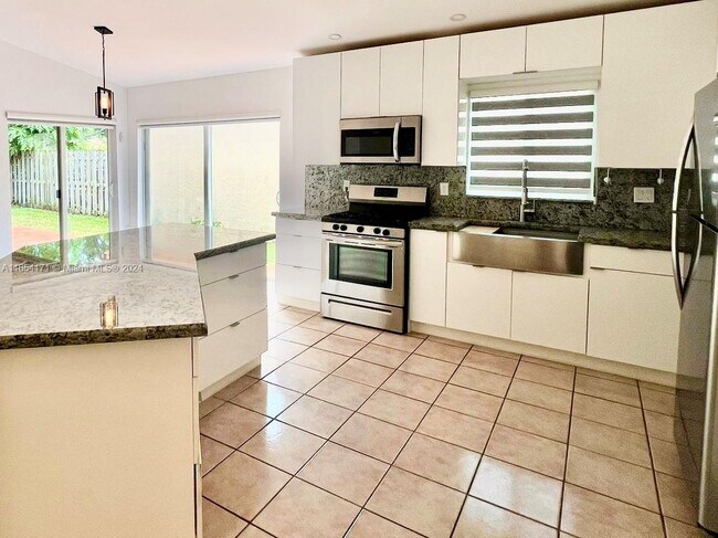 Building Photo - 9941 NW 32nd St