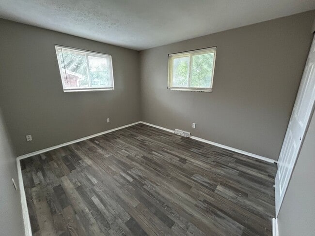 Building Photo - 3 Bedroom House