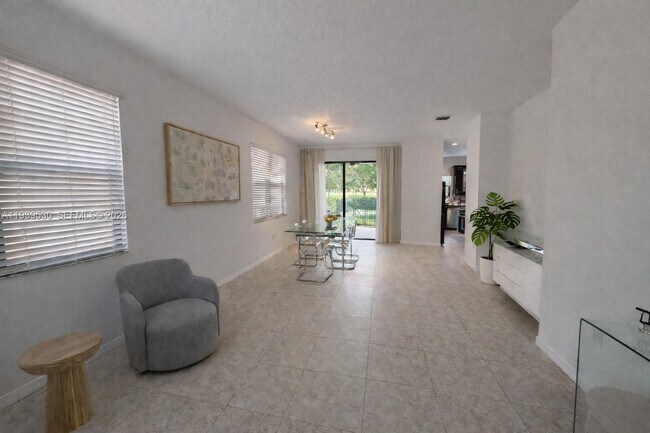 Building Photo - 909 NE 193rd Terrace