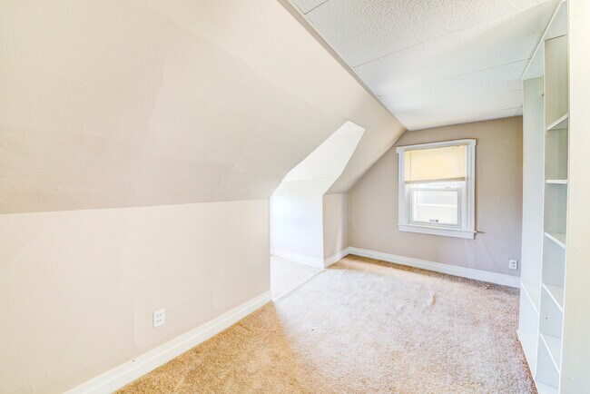 Building Photo - Available JUNE 2026  - Beautiful 3+ Bedroom Home w/ City Views!