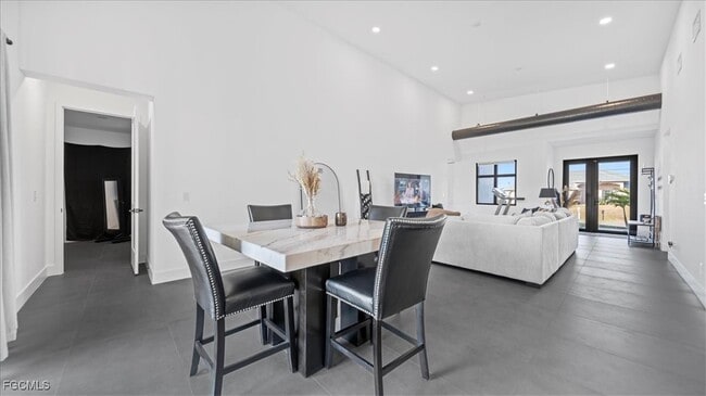 Building Photo - 1017 NE 4th Pl