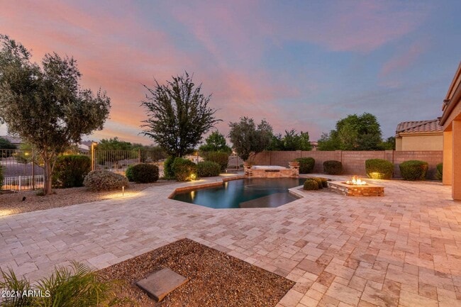 Building Photo - Eagle Glen Cul-de-sac Beauty