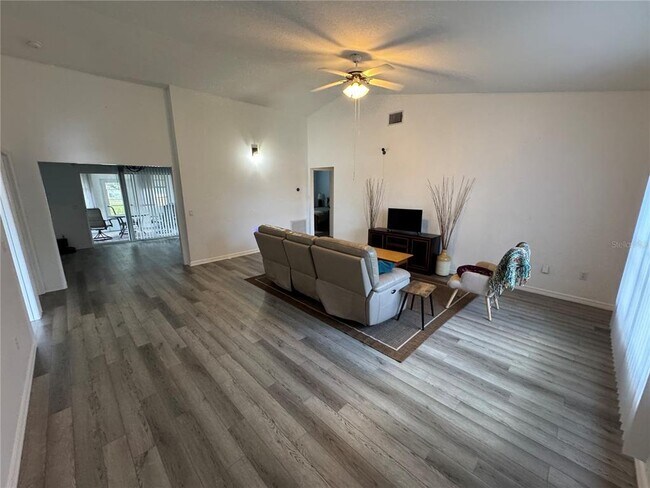 Building Photo - 2466 Logsdon St