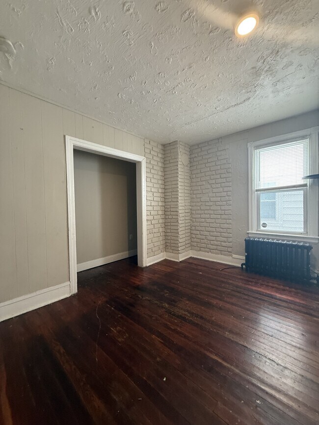 Building Photo - 272 Maple Ave