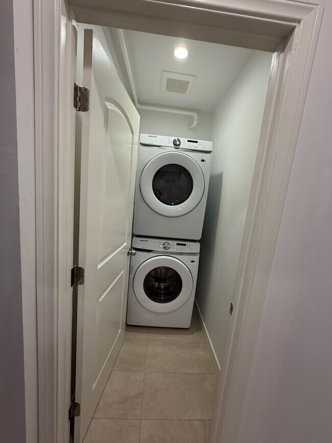 Building Photo - 23711 Candlewood Way