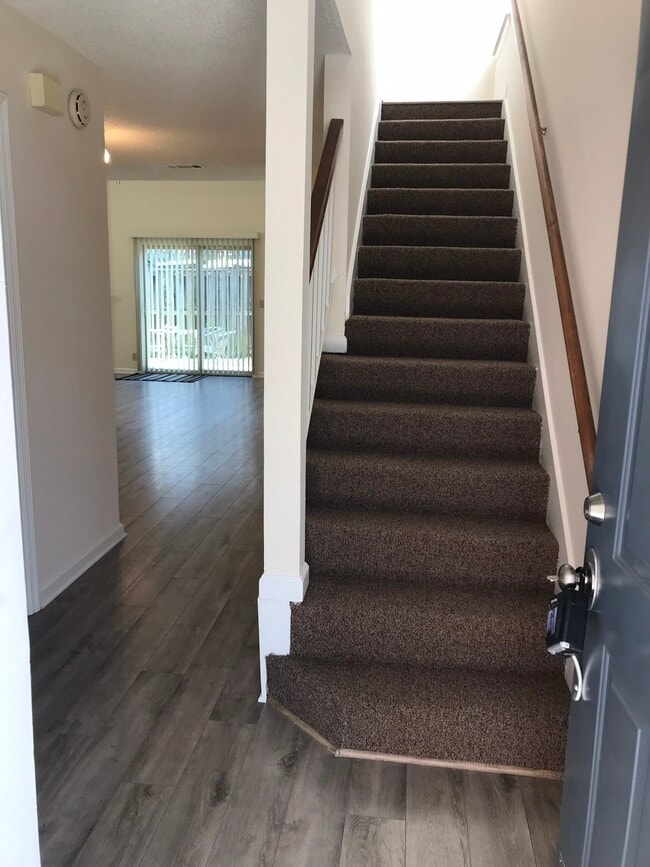 Building Photo - 324 Yorkshire Cir