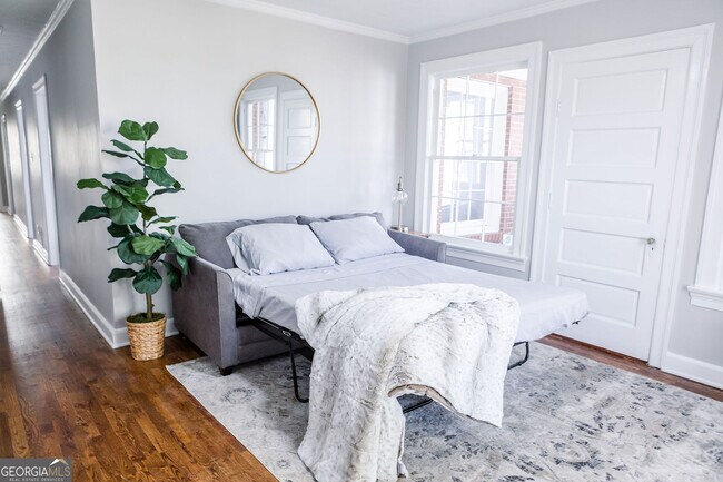 Building Photo - 111 E Screven St