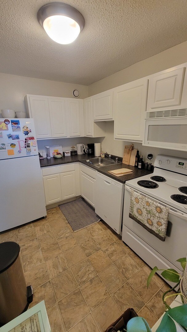 Building Photo - 10 E Ontario St