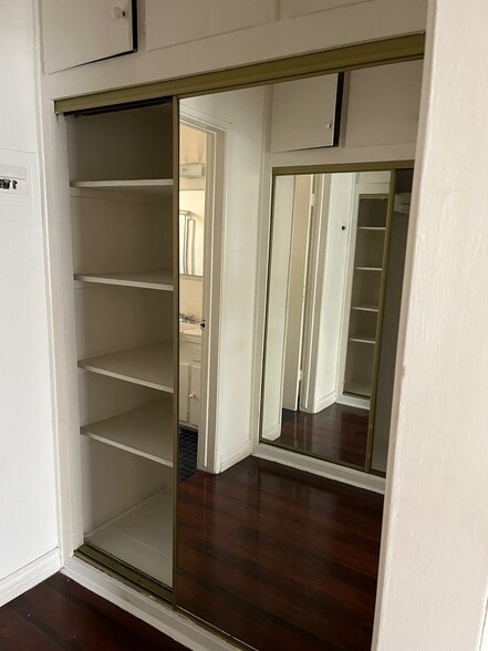 Building Photo - 827 N Hudson Ave