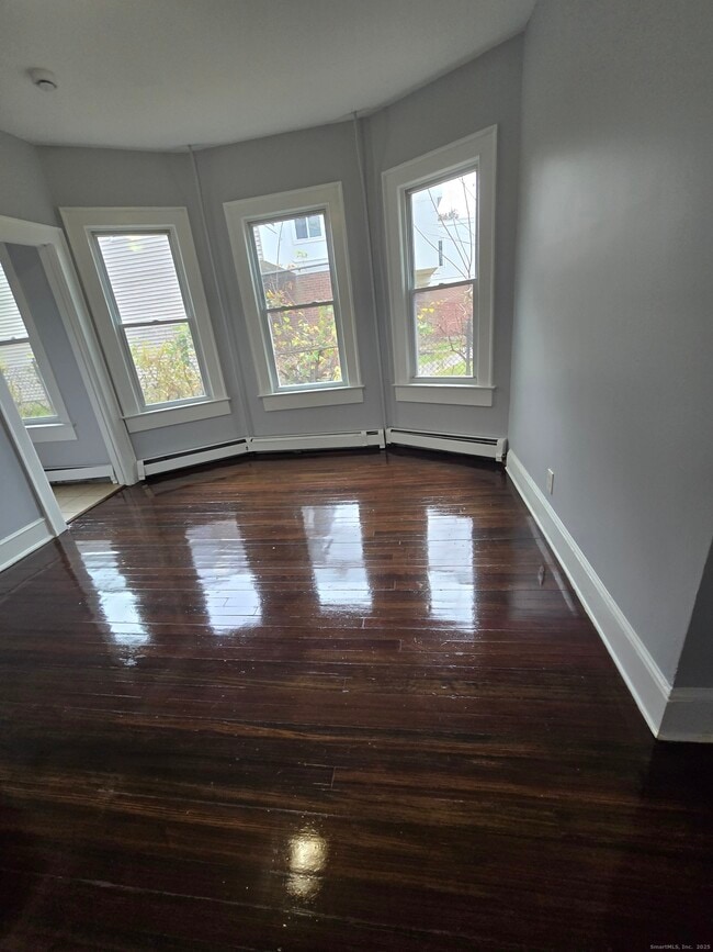 Building Photo - 190 Westland St