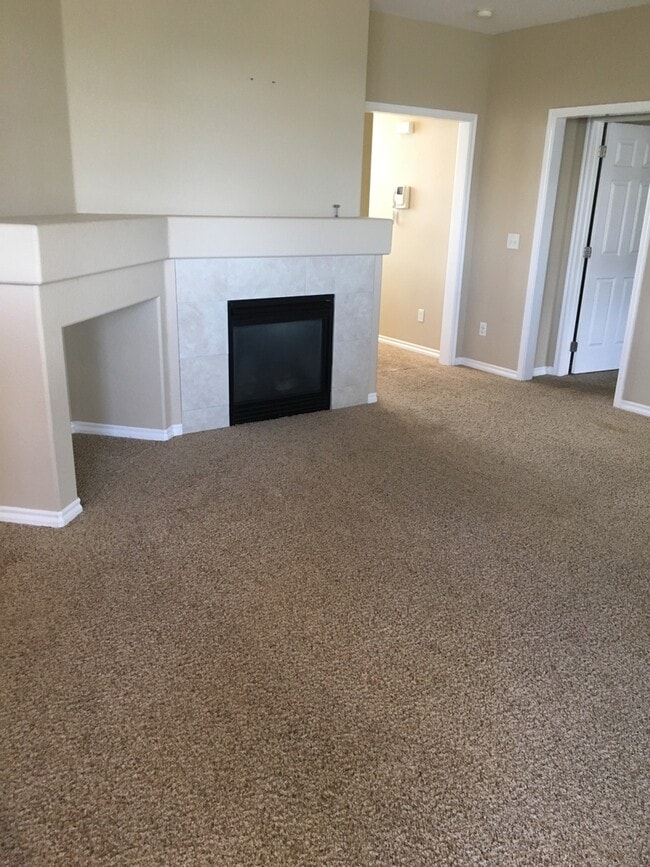 Building Photo - Beautiful + Bright Broadlands Condo for Lease!