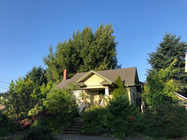 Building Photo - 4914 NE 15th Ave