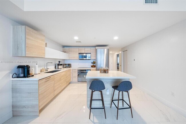 Building Photo - 16385 Biscayne Blvd