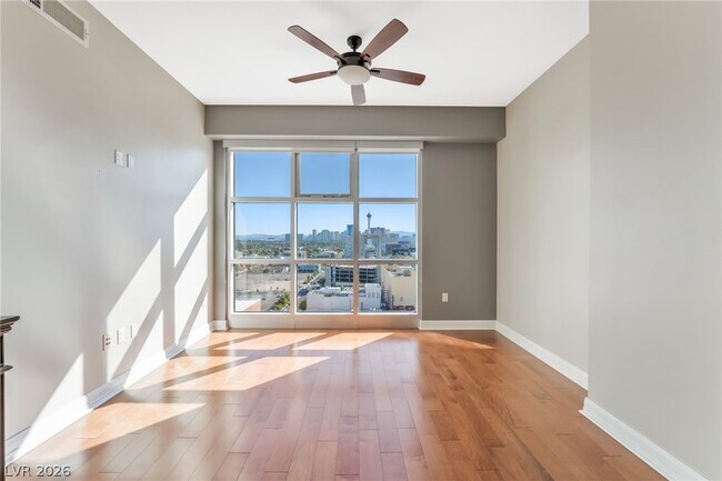 Building Photo - 150 S Las Vegas Blvd