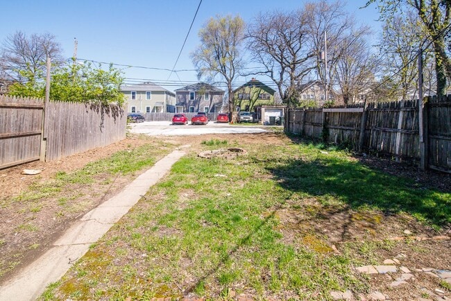 Building Photo - 418 E 17th Ave
