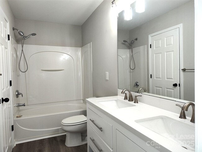 Building Photo - 7383 Sun Dance Dr