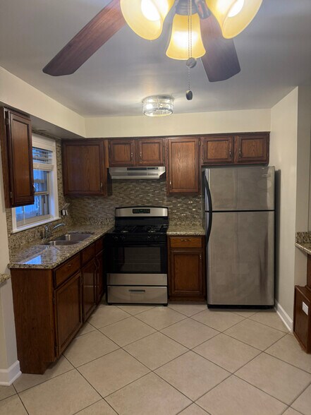 Building Photo - 7301 Dixon St