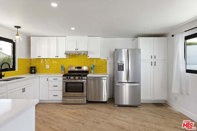 Building Photo - 44251 Russell Ln