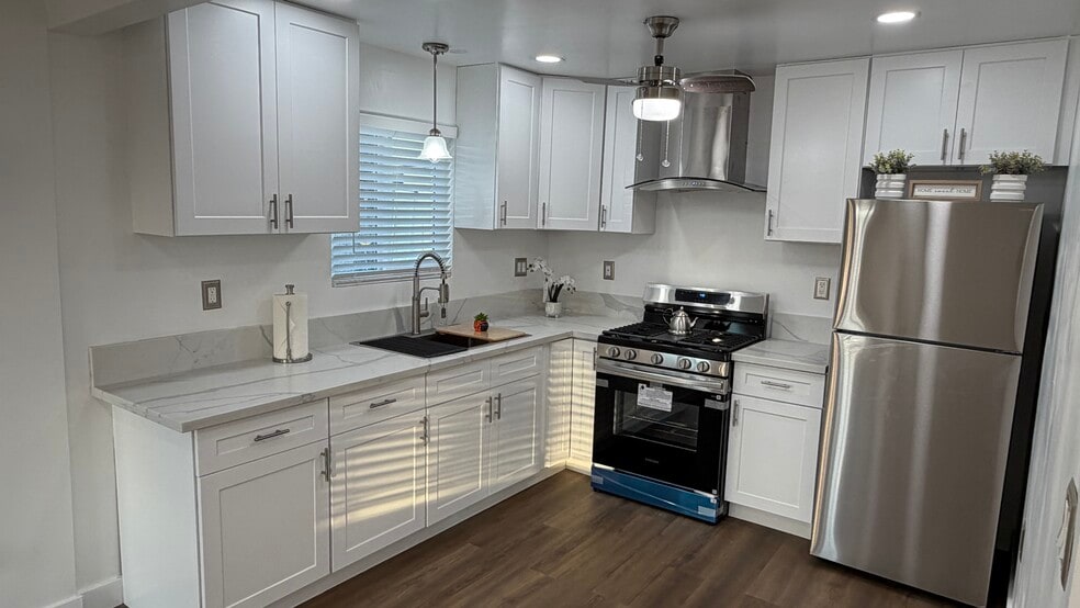 Building Photo - 6506 Regent St