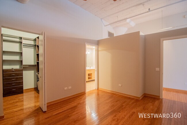 Building Photo - 333 W Hubbard St