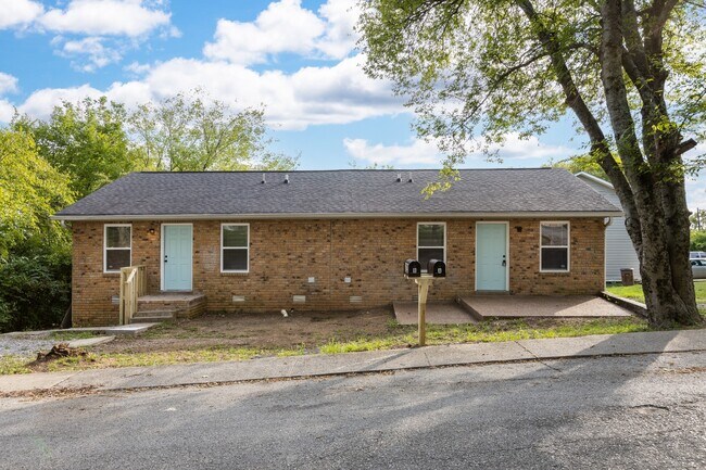 Building Photo - 3223 Alpine Ave