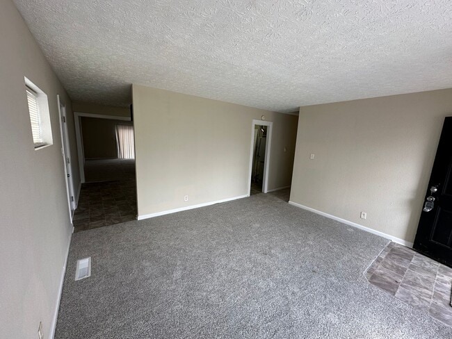 Building Photo - 3 Bed / 1.5 Bath Home located in Lawrence Township!