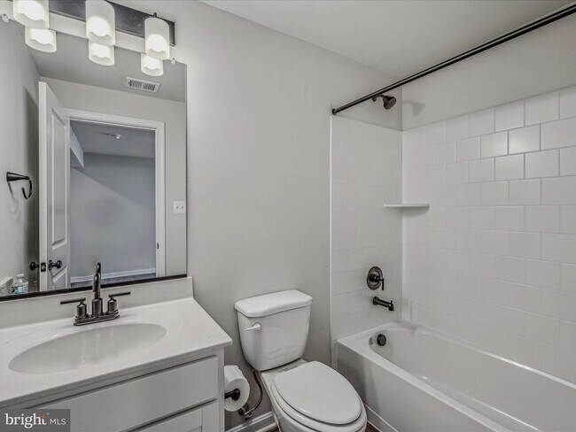 Building Photo - 290 Scoter Rd