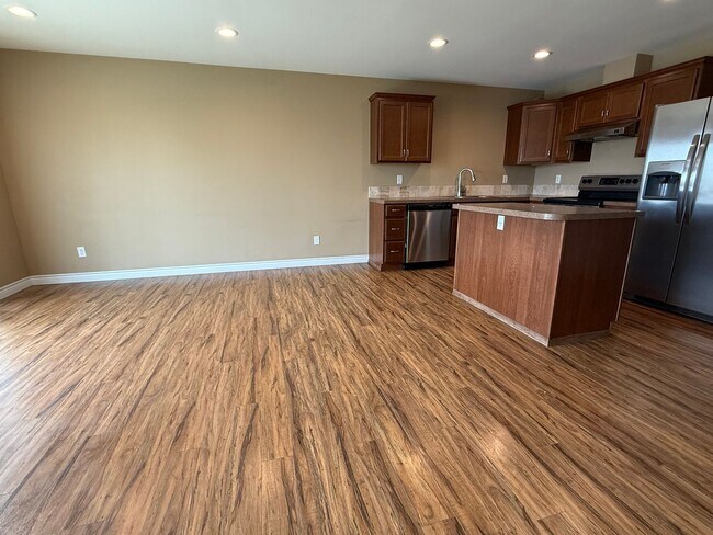 Building Photo - Zillah Tri-Plex