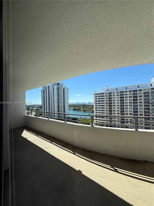 Building Photo - 5555 Collins Ave