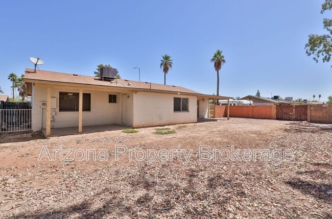 Building Photo - 3009 E Caballero St