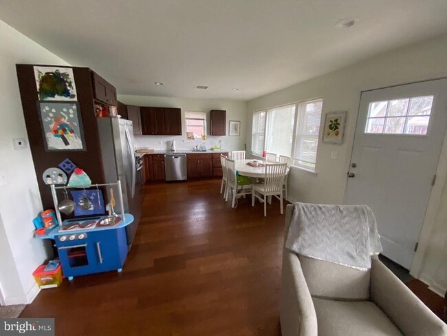 Building Photo - 13 Brookside Rd