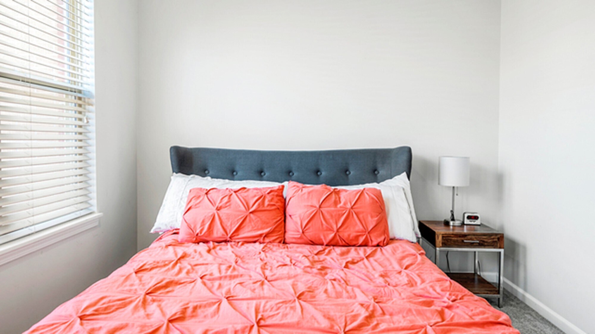 Building Photo - 720 W Evergreen Ave