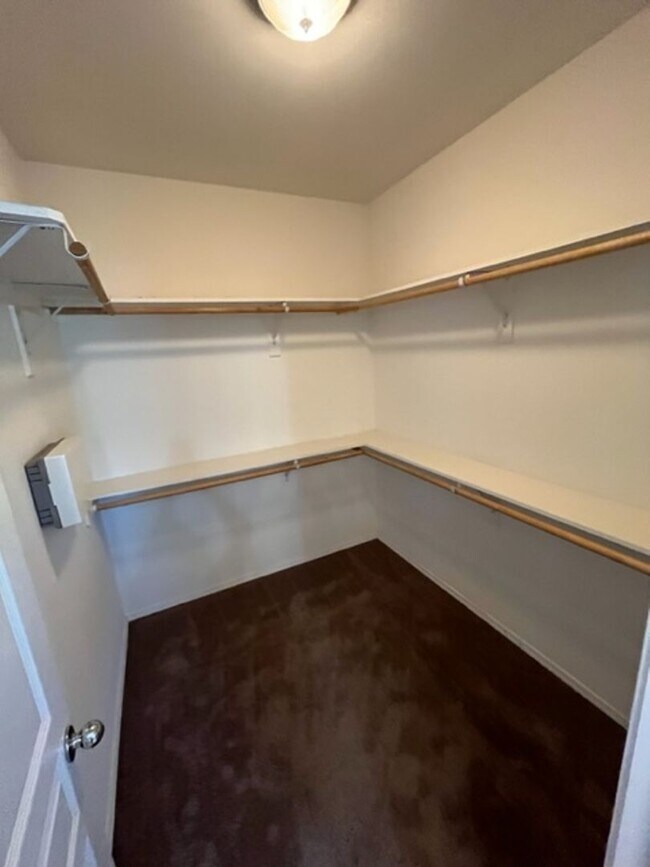 Building Photo - 3591 Sacramento Dr