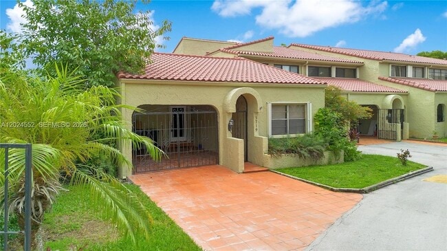 Building Photo - 3719 Estepona Ave